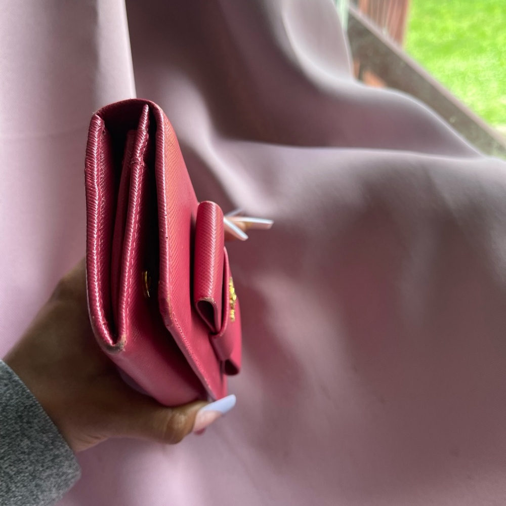Prada Pink Crossbody Bag with Gold Chain - Picture 6 of 8